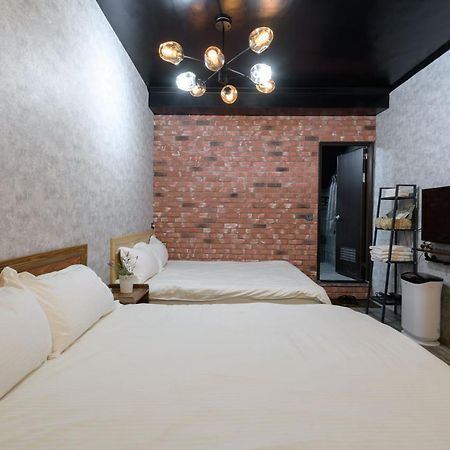 羅東夜市 小宅一生民宿 Night Market Small House Lifetime Hotel Luodong Exterior foto