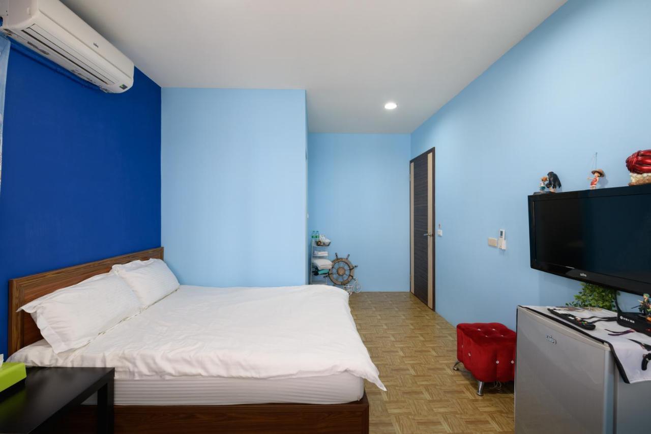 羅東夜市 小宅一生民宿 Night Market Small House Lifetime Hotel Luodong Exterior foto