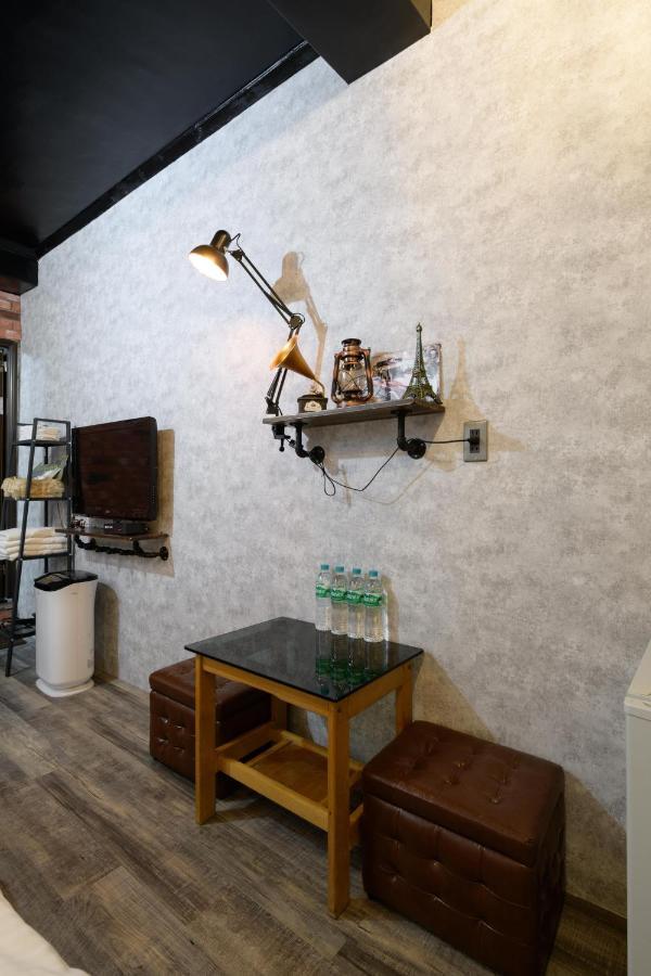 羅東夜市 小宅一生民宿 Night Market Small House Lifetime Hotel Luodong Exterior foto