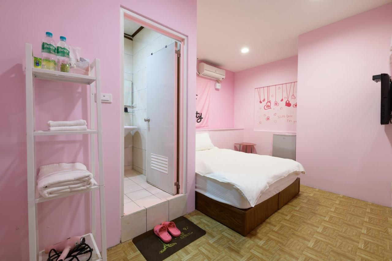 羅東夜市 小宅一生民宿 Night Market Small House Lifetime Hotel Luodong Exterior foto