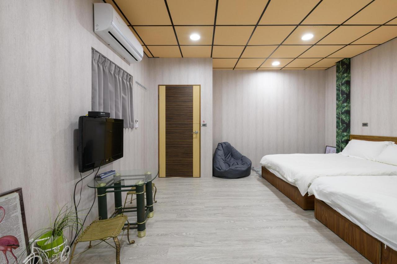 羅東夜市 小宅一生民宿 Night Market Small House Lifetime Hotel Luodong Exterior foto